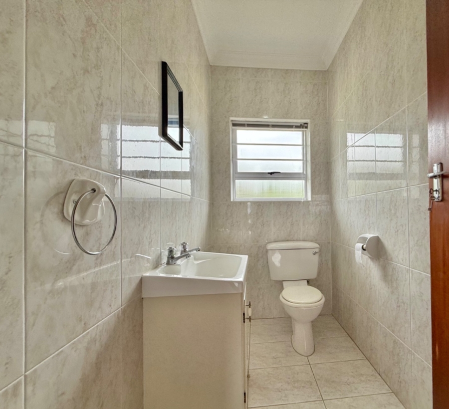 5 Bedroom Property for Sale in Seaview Eastern Cape